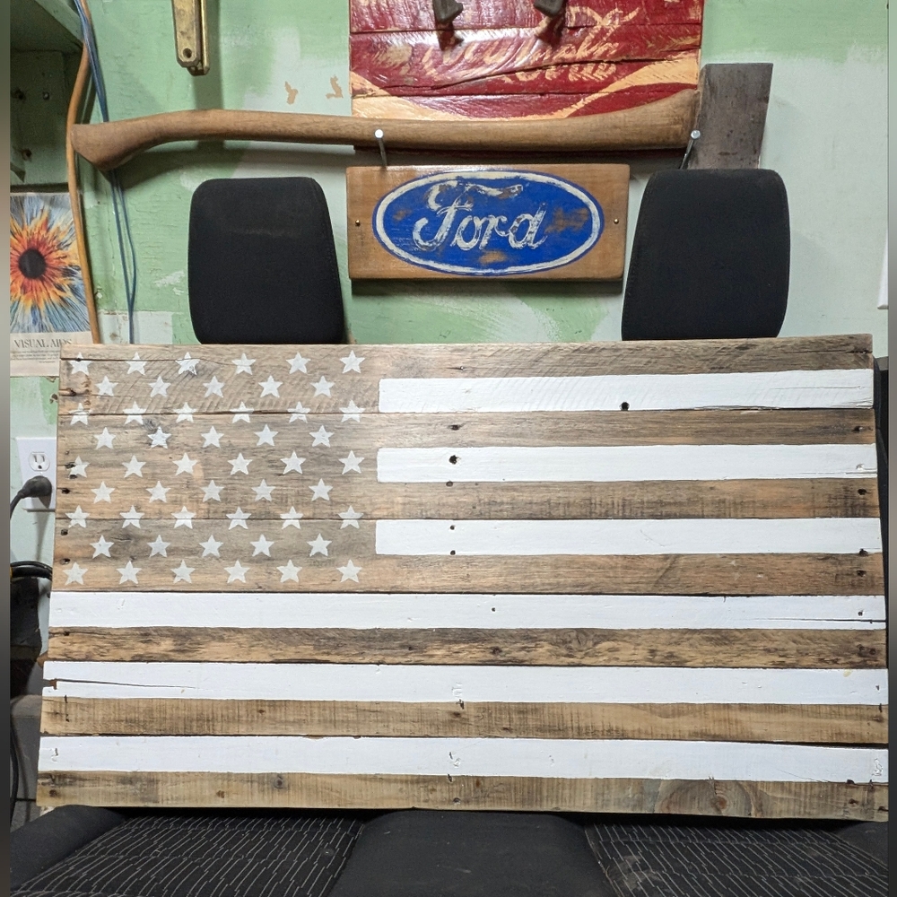 AMERICAN FLAG 22X40 PALLET WOOD NATRUAL WOOD WITH WITH STRIPES
